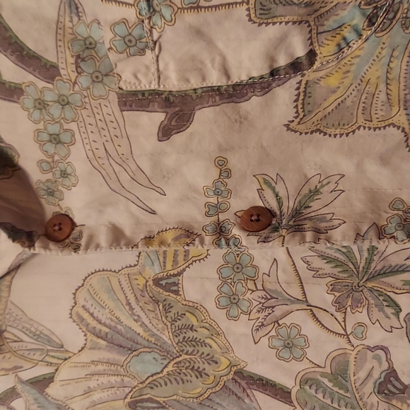 Men's Tommy Bahama shirt - Picture 2 of 7